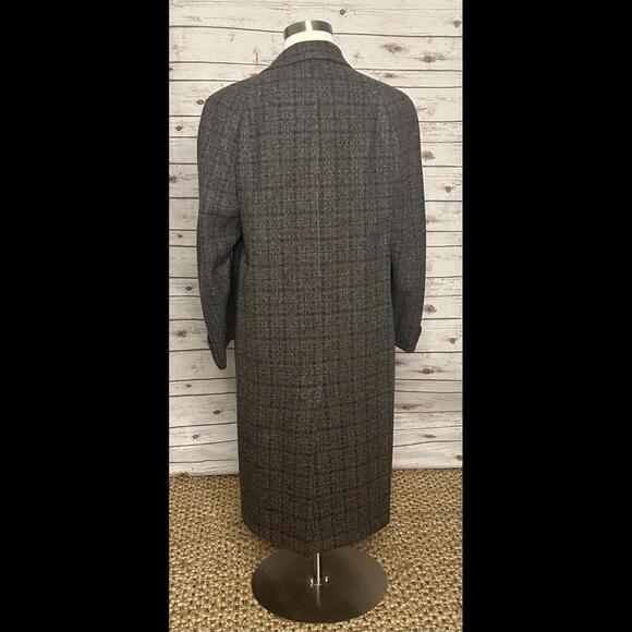 Vintage Hart, Schaffner & Marx gray plaid tweed wool overcoat Size 44 - Picture 5 of 9